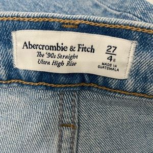 Ambercrombie & Fitch women 90’s jean size 27/4